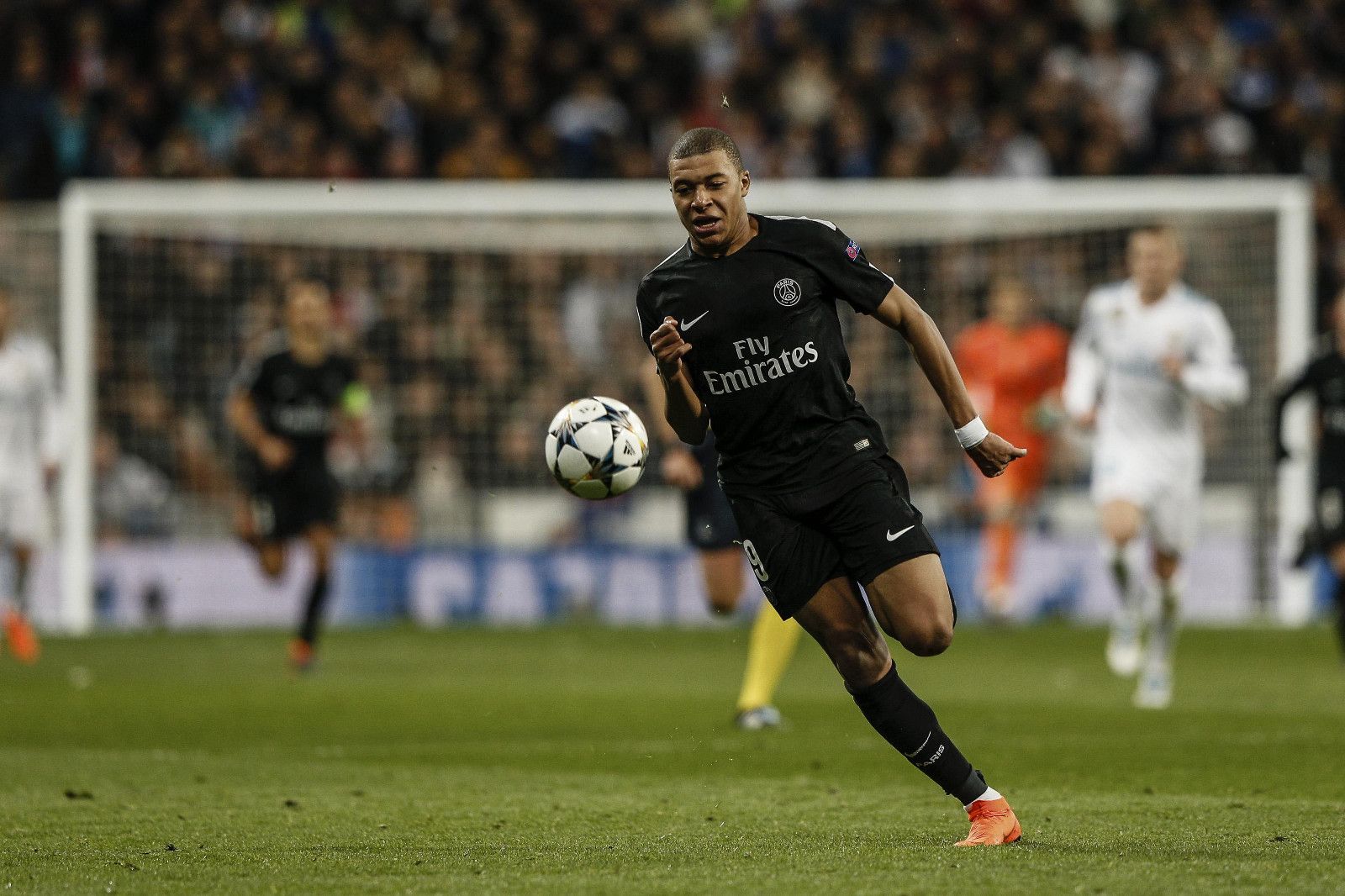 卢卡浓眉大交易后，湖人35胜17负&独行侠仅18胜33负