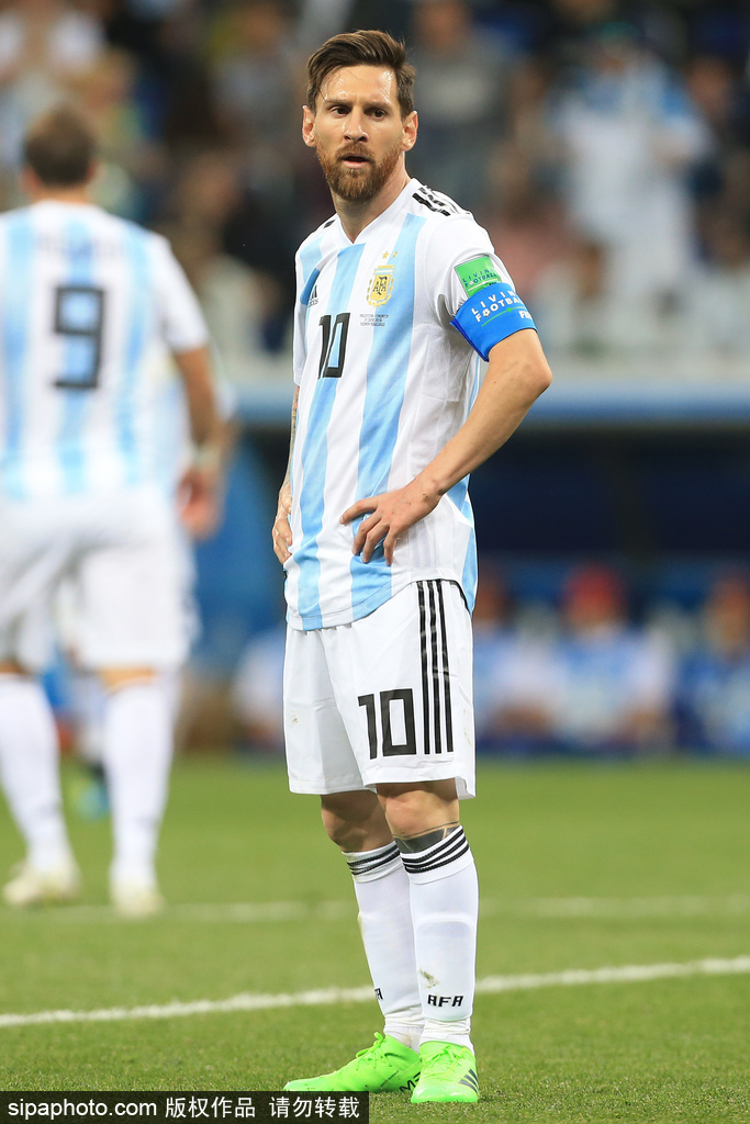 世体：巴萨与格伊已经有数周没有联系，拜仁和利物浦给的更多（世体：巴萨与格伊已多周未沟通，拜仁与利物浦条件更优）