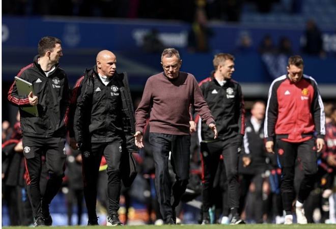 卡尔：我一直在提高右脚技术，能在17岁欧冠进球意义重大（卡尔：专注提升右脚能力，17岁欧冠破门意义非凡）