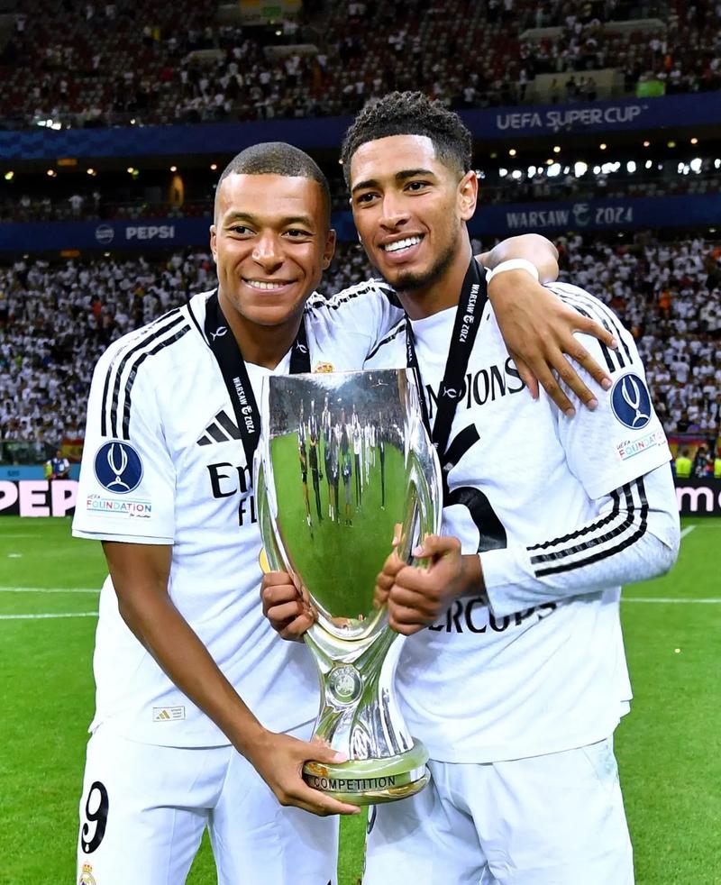 龙塞罗：维尼修斯换头像非正确做法，姆巴佩认为C罗不可超越（龙塞罗批评维尼修斯更换头像不当，姆巴佩称C罗无人能超越）